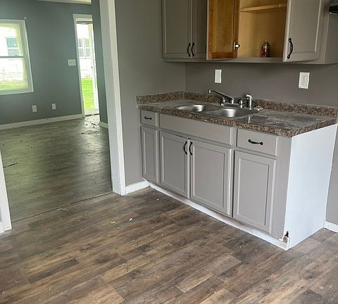 4th image of 9544 Cloverleaf Rd APT C