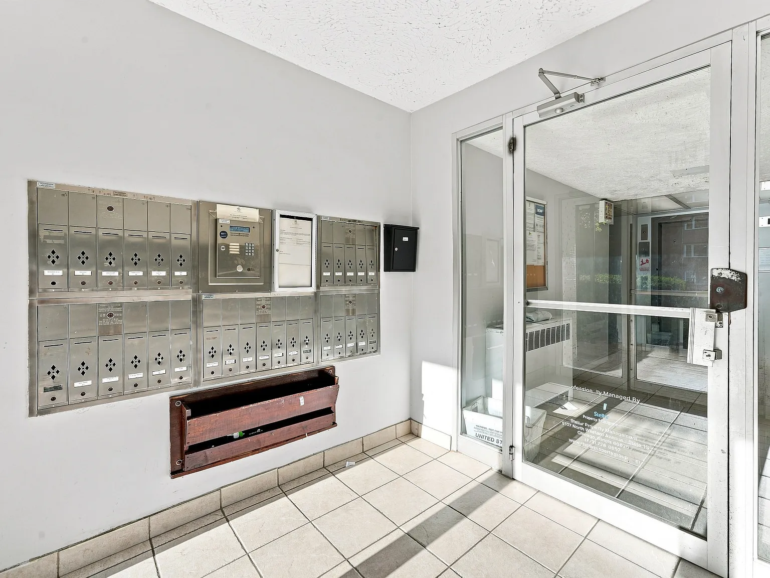 2025 W Granville Ave — Photo 2