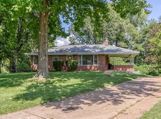 938 Meadow Acres Ln, Saint Louis, MO 63125