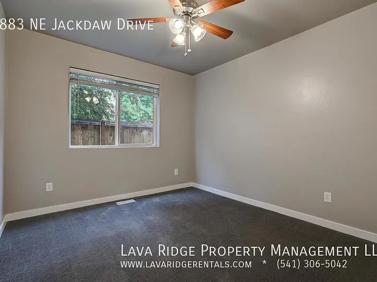 2883 NE Jackdaw Dr — Photo 12