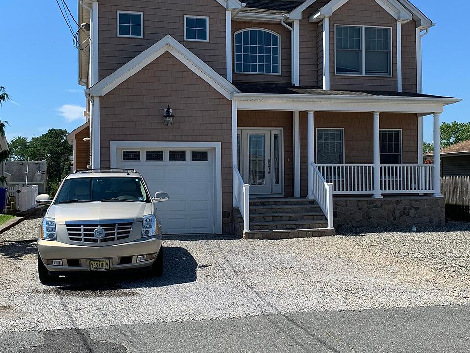 2nd image of 48 Topsail Rd