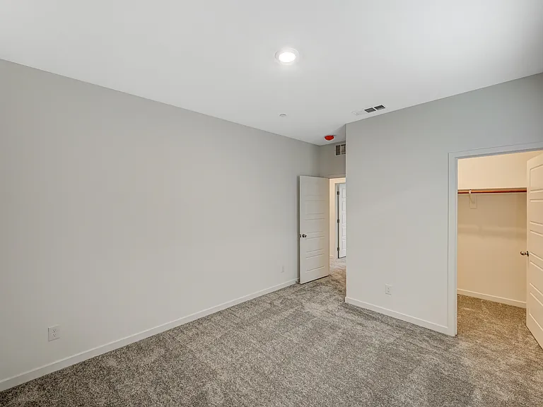 485 Daphne Ter — Photo 35
