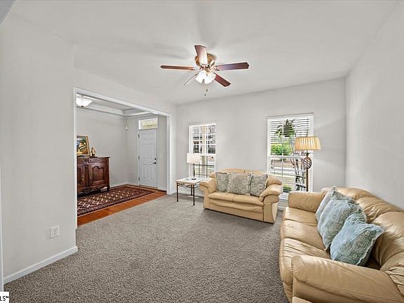 5th image of 101 Hedge Rose Ct