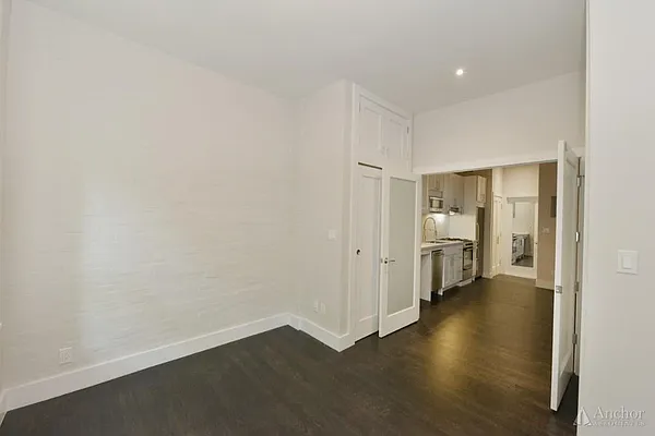 Rented by Anchor Associates | media 4