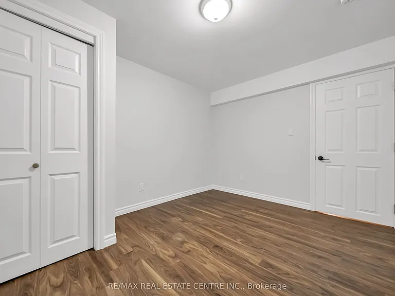 1074 Farmstead Dr — Photo 15