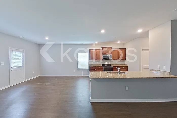 1139 Freedom Pkwy — Photo 6