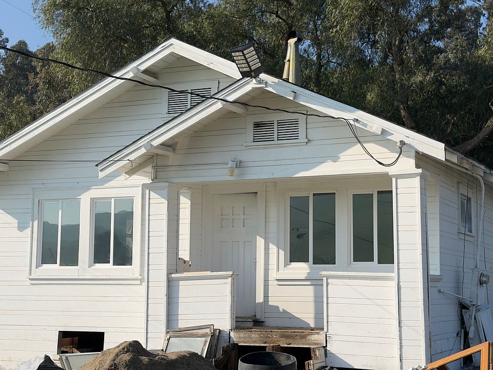2nd image of 3200 Dyer Rd