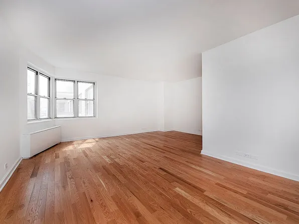 300 East 40th Street image 4 of 7