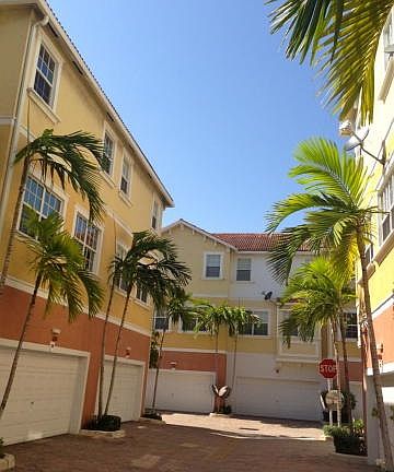 2nd image of 290 NE 5th Ave APT 10