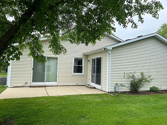 2nd image of 1096 Stonehedge Dr