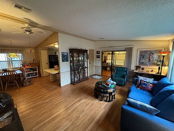 4th image of 11841 Bristol Ln