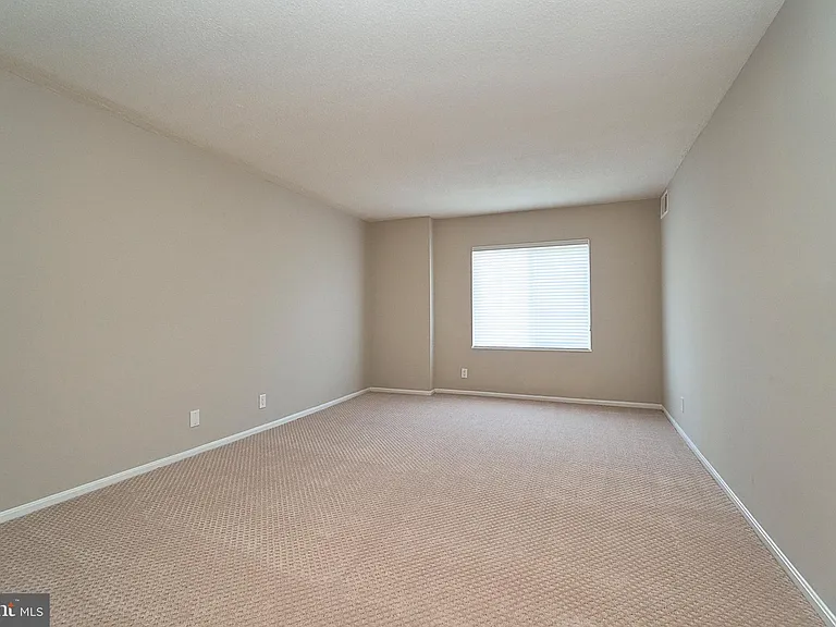 8360 Greensboro Dr #922 — Photo 20