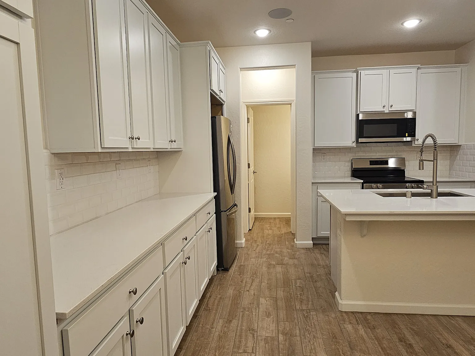 3 bed, 1651 sqft, $2,450 — Photo 3