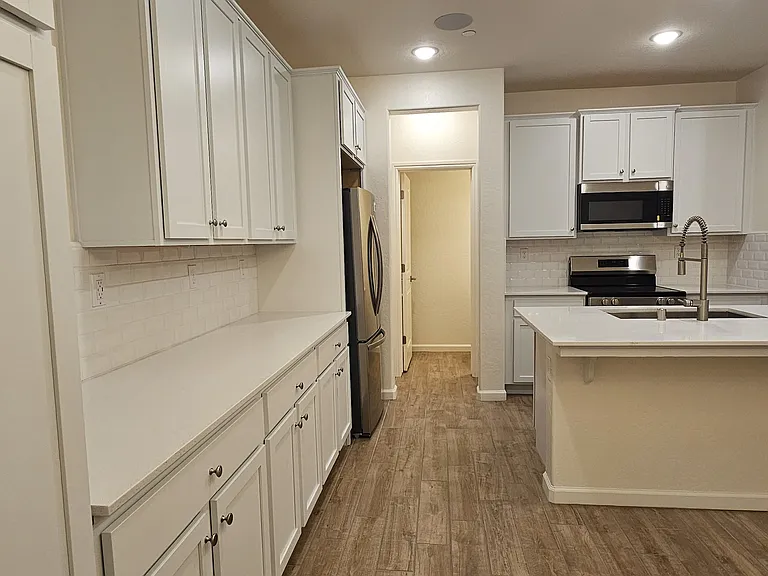 1539 Foxhill Ln — Photo 3