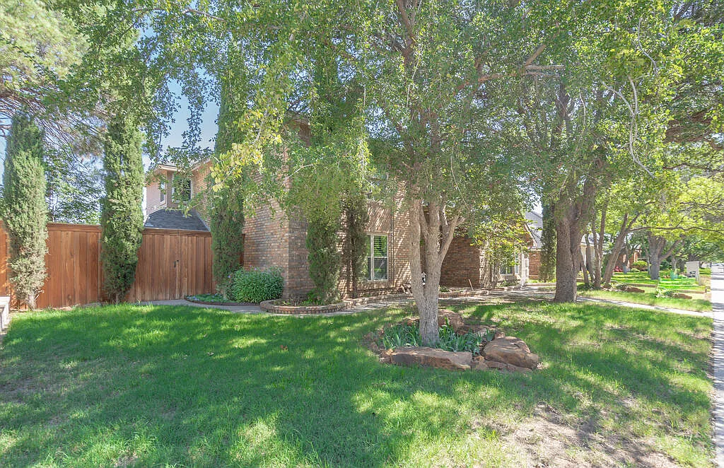 4 bed, 3.0 bath, 3512 sqft, $3,500 — Photo 2