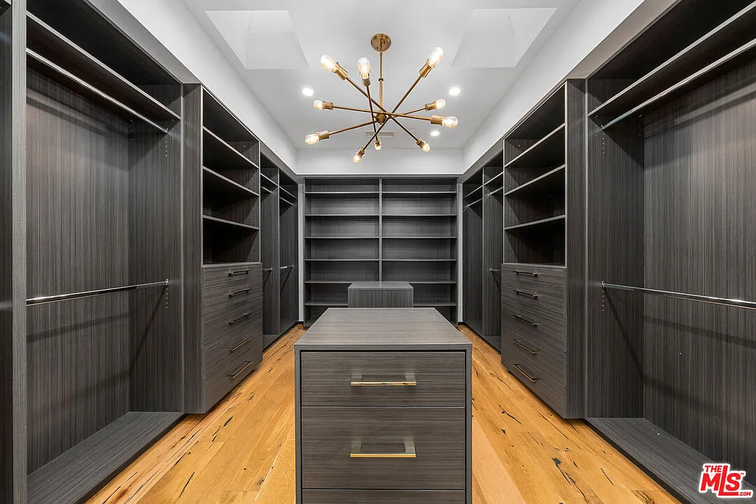 4 bed, 5.0 bath, 5278 sqft, $22,500 — Photo 4