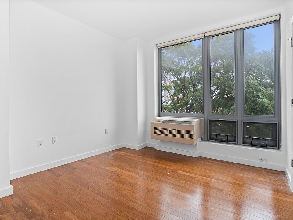 1st image of 549 Borden Ave APT 4N