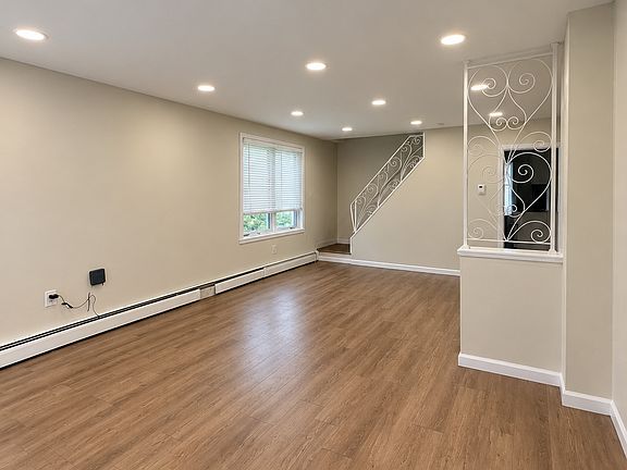 3rd image of 1436 N Sumner Ave