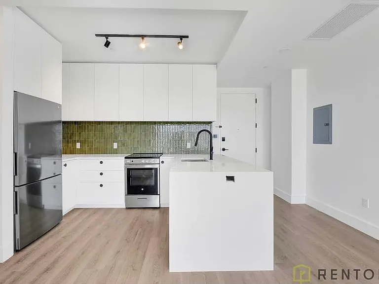 60 Cedar St #17H — Photo 1