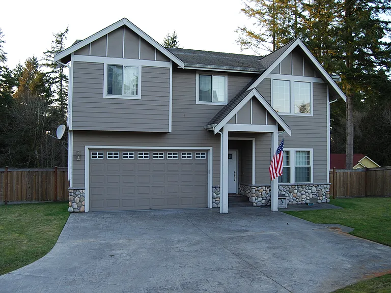 1847 Redwood Dr — Photo 1