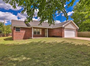 306 3rd Ave NE, Gravette, AR 72736