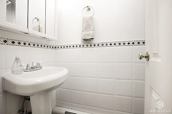 Rented by Waldstar Real Estate LLC | media 39