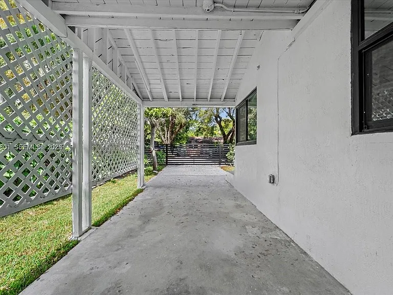 5220 SW 6th St — Photo 13