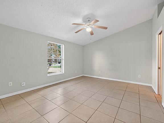 5th image of 20 White Hurst Ln