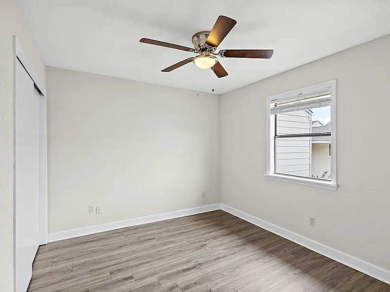 1013 Windrose Dr — Photo 16