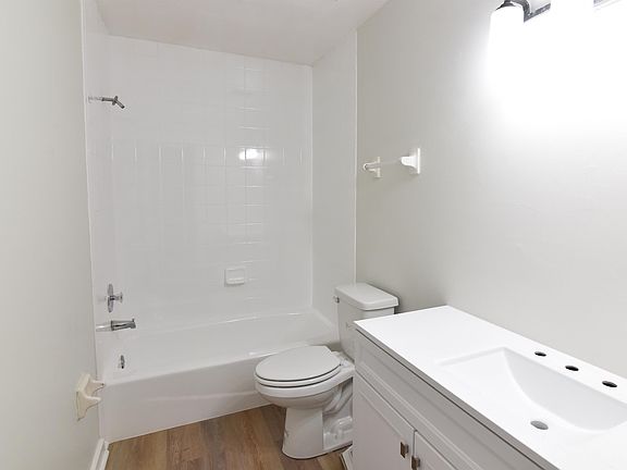 5th image of 2156 Claremont Ln #B