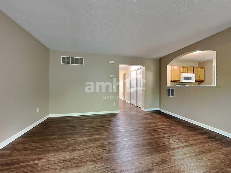5557 Windsor Ct — Photo 7