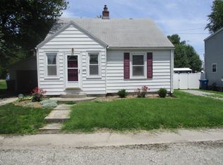425 Flora Ave, Flora, IL 62839