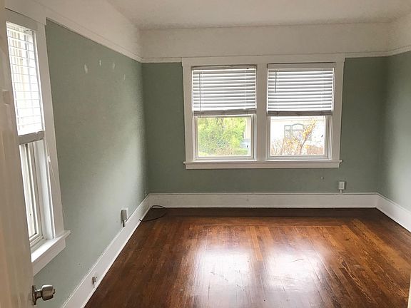 Bedroom 1 (with newer carpet now)