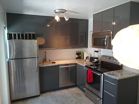 4th image of 823 NE 17th St