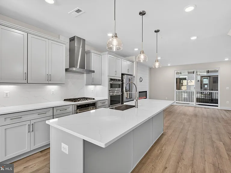 2507 Light St — Photo 6