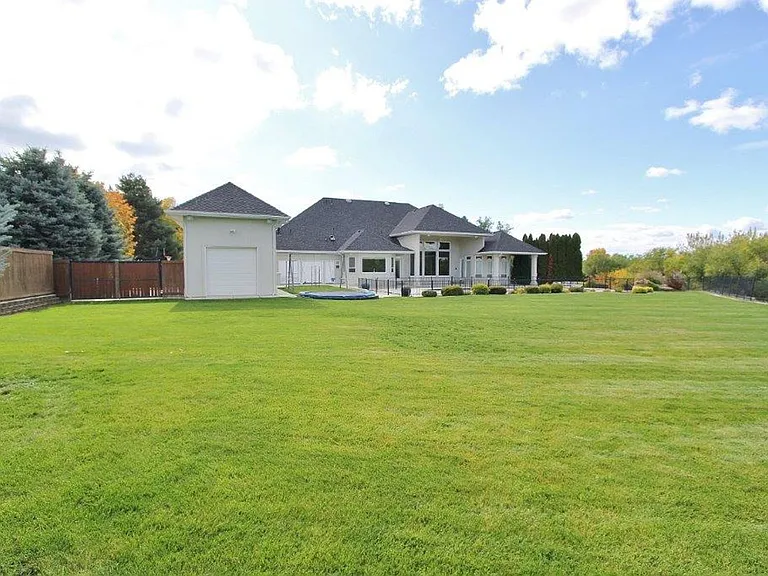 2291 N Greenview Ct — Photo 42