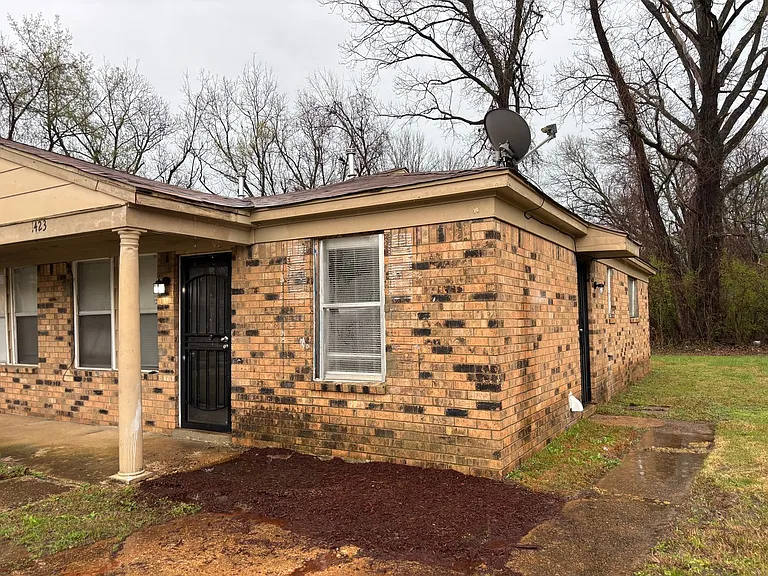1423 Todds Creek Cv — Photo 2