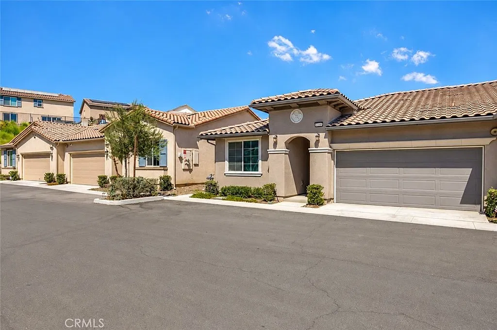 3 bed, 1445 sqft, $3,399 — Photo 1