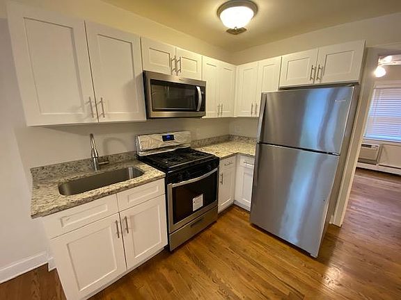 2nd image of 1922 W Pratt Blvd APT C7
