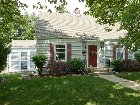 Darling home in River Plaza