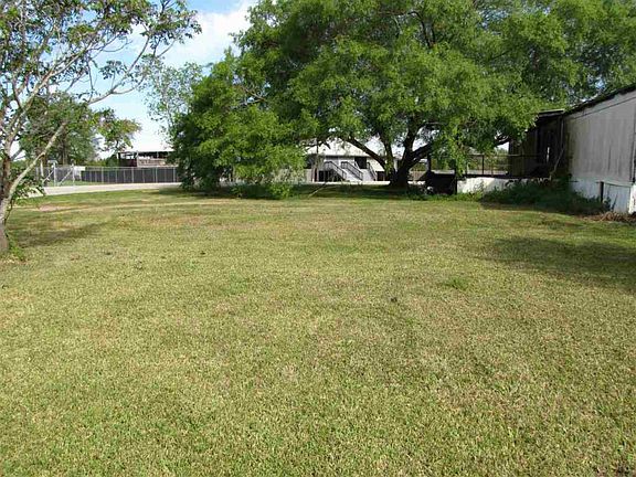 3rd image of 1504 Hillebrandt Acres
