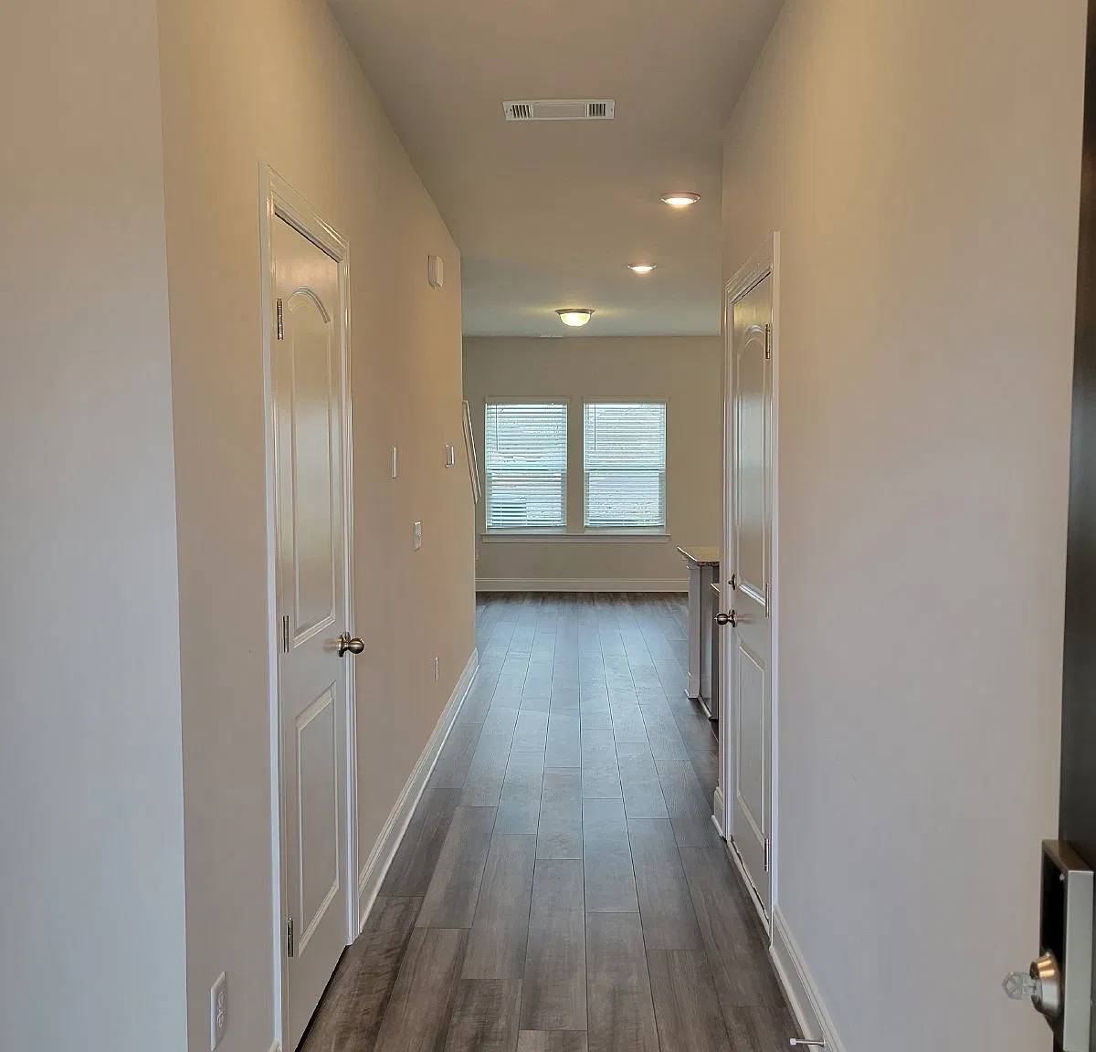 3 bed, 2.5 bath, 1601 sqft, $1,825 — Photo 3