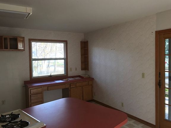 3rd image of 440 Peach Ave