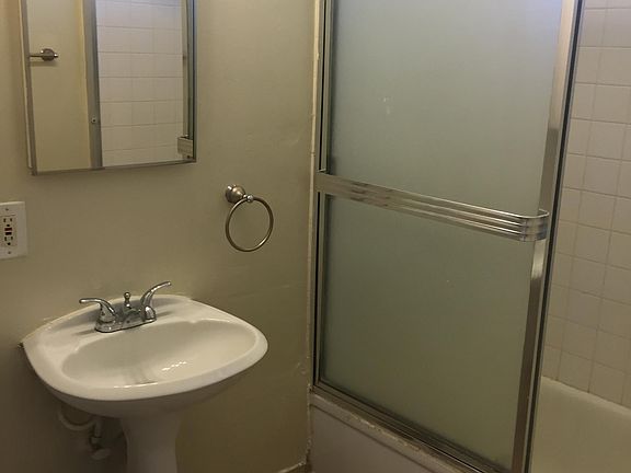4th image of 1416 Armacost Ave #7