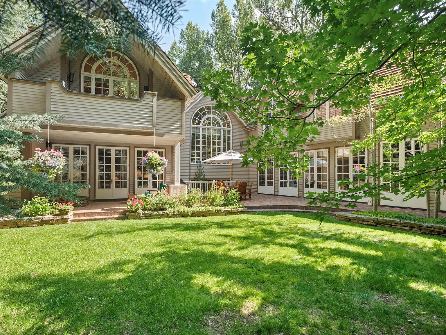 4 bed, 4238 sqft, $60,000 — Photo 3