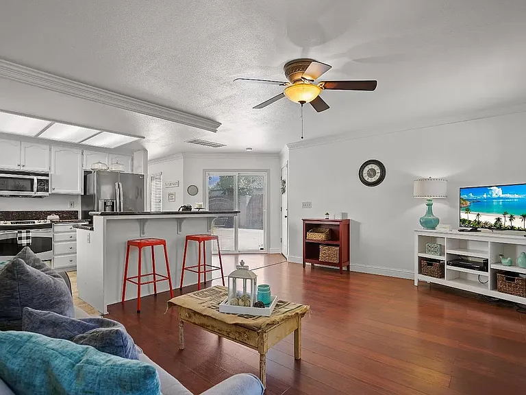 1124 Gorham Ave — Photo 15
