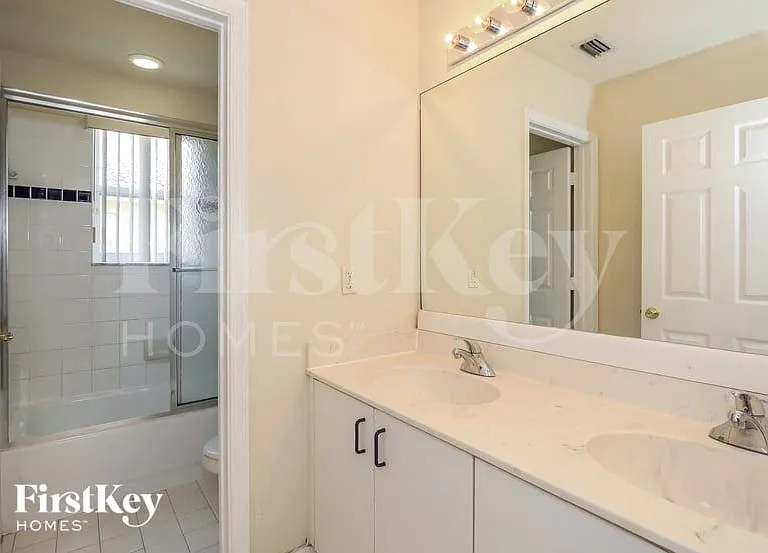 16337 SW 15th St — Photo 14
