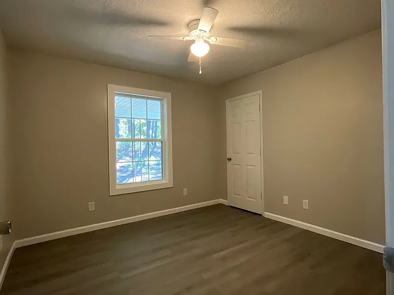 149 Lakeshore Dr — Photo 14