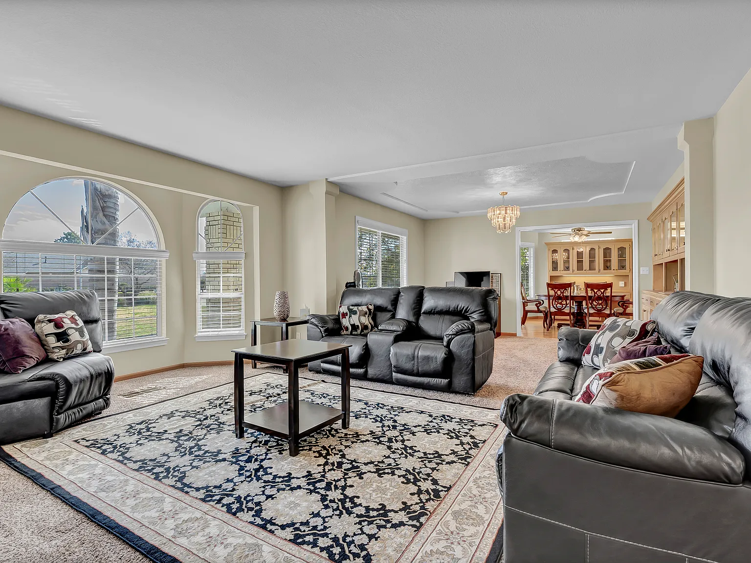 4 bed, 2798 sqft, $3,995 — Photo 4