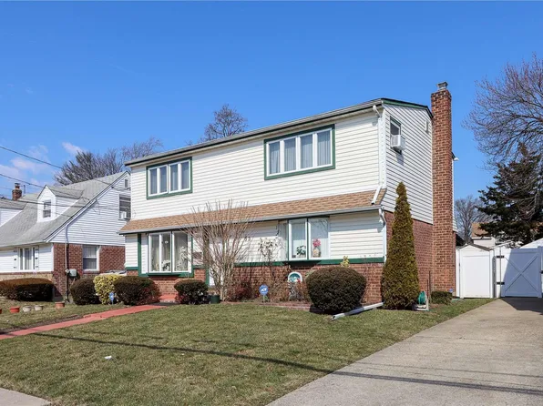 33 Robinson Avenue, Valley Stream, NY 11580
